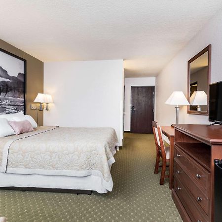 Super 8 By Wyndham Kalispell Glacier National Park Exterior photo