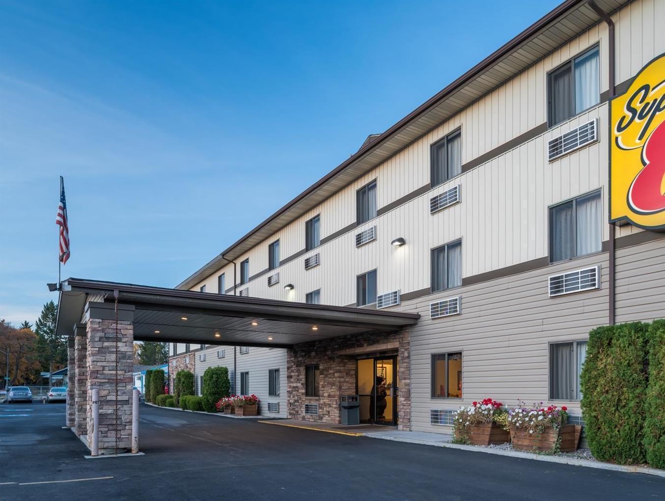 Super 8 By Wyndham Kalispell Glacier National Park Exterior photo