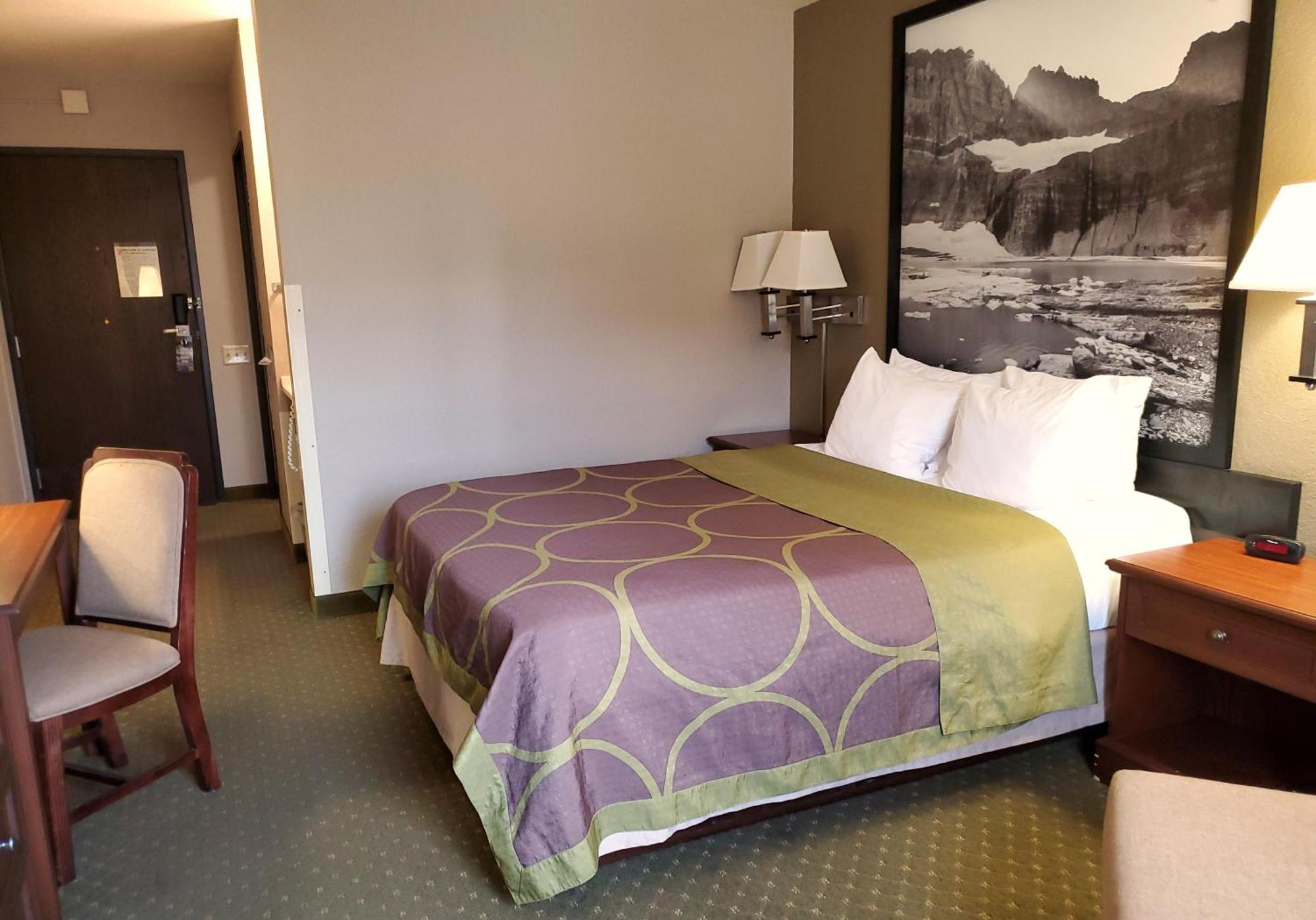 Super 8 By Wyndham Kalispell Glacier National Park Exterior photo