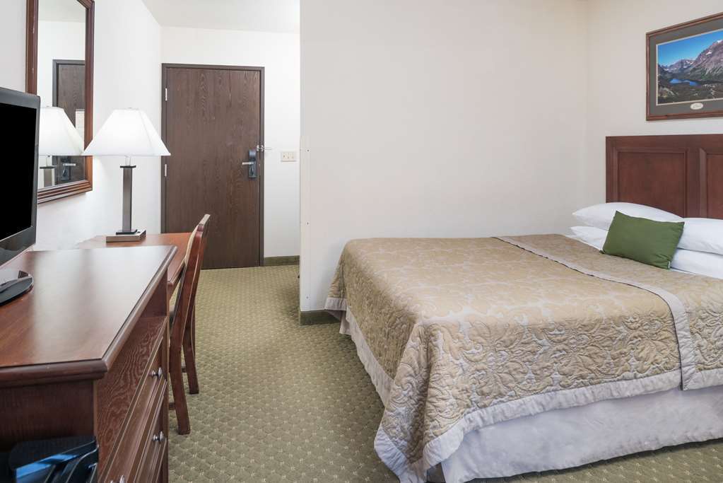 Super 8 By Wyndham Kalispell Glacier National Park Room photo
