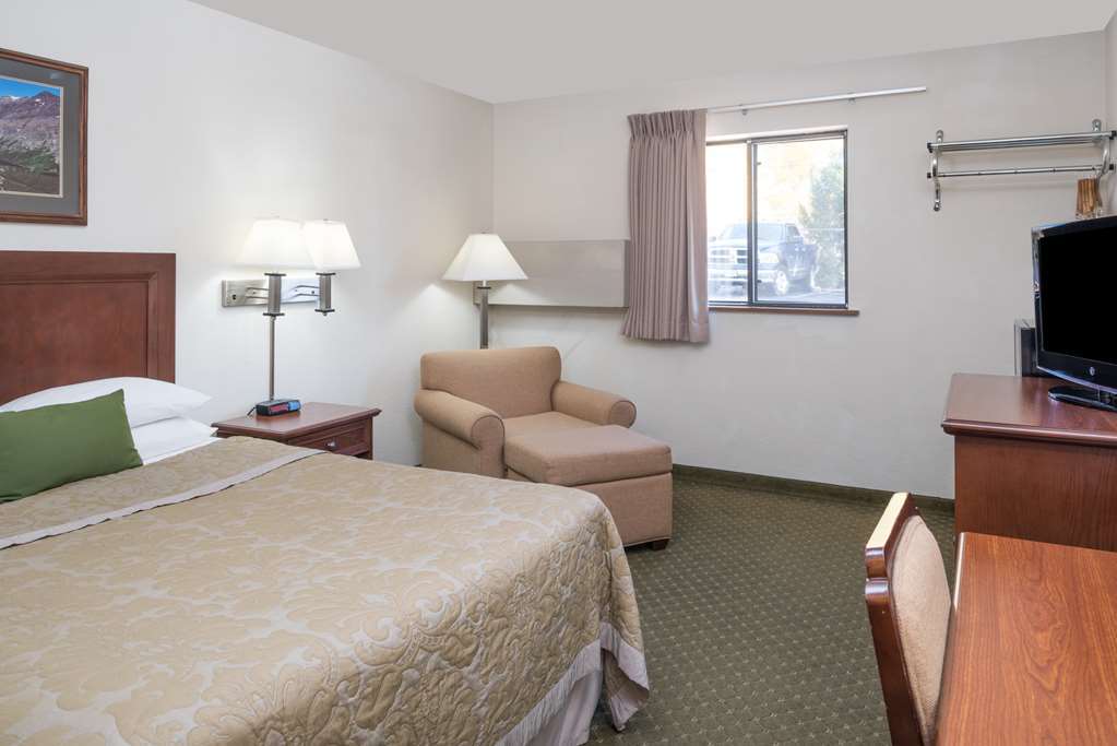 Super 8 By Wyndham Kalispell Glacier National Park Room photo