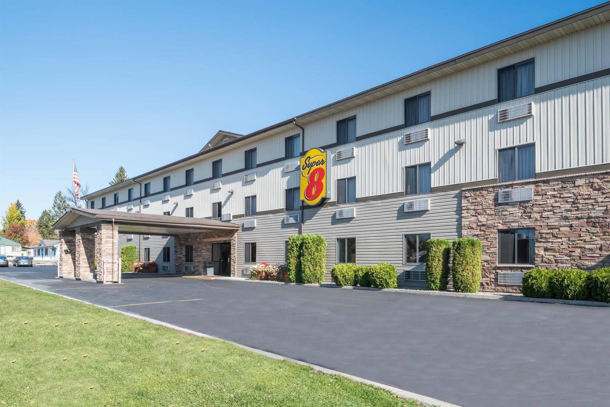 Super 8 By Wyndham Kalispell Glacier National Park Exterior photo